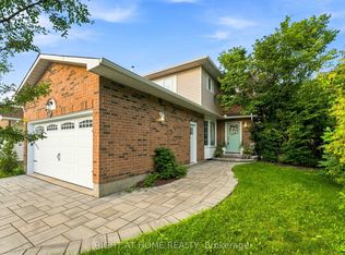 25 Waterton Cres, Ottawa, ON K2M 1Y8