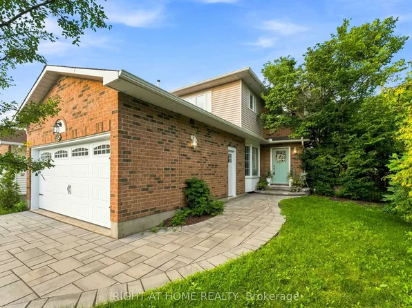 25 Waterton Cres, Ottawa, ON K2M 1Y8