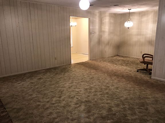 3rd image of 215 Linda Ln