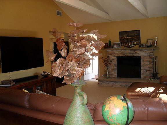 2nd image of 12 Green Knoll Ct