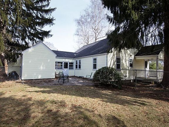 2nd image of 80 Pheasant Hill St