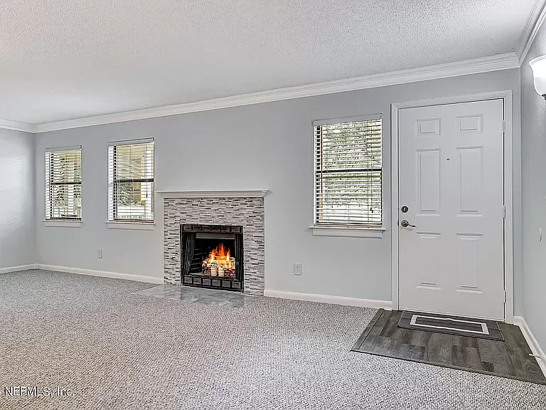 2 bed, 1032 sqft, $1,800 — Photo 2
