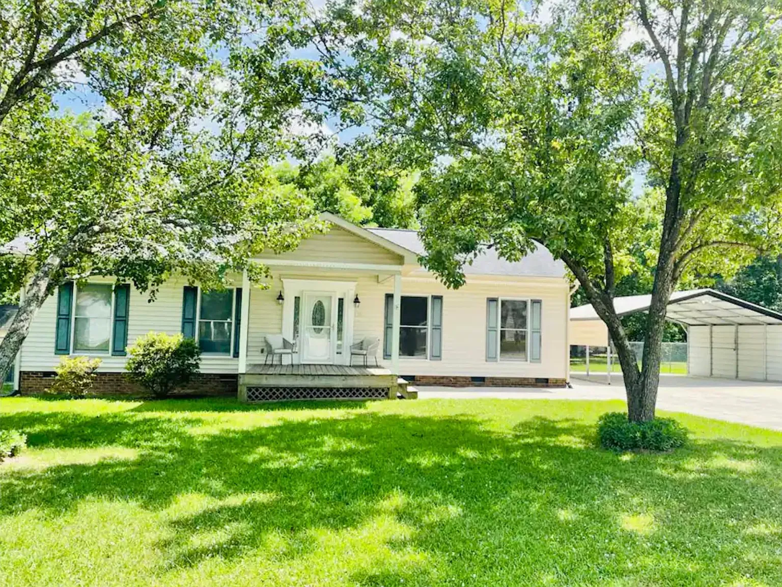 3 bed, 1601 sqft, $2,300 — Photo 1