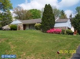 1321 Robinhood Rd, Meadowbrook, PA 19046