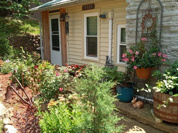 19908 Lakeview Ave, Warsaw, MO 65355