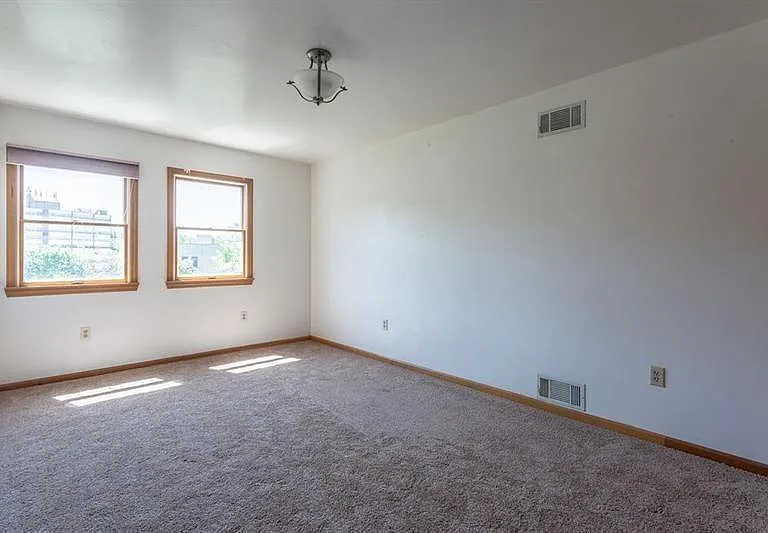 5632 Pocusset St — Photo 4