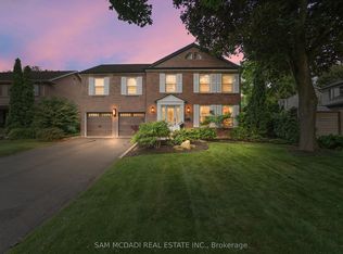 1882 Sherwood Forrest Cir, Mississauga, ON L5K2E7