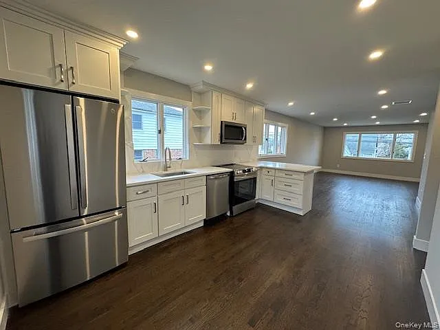 3 bed, 2.0 bath, 2356 sqft, $4,850 — Photo 3
