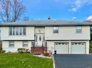 149 Truman Ter, Paramus, NJ 07652