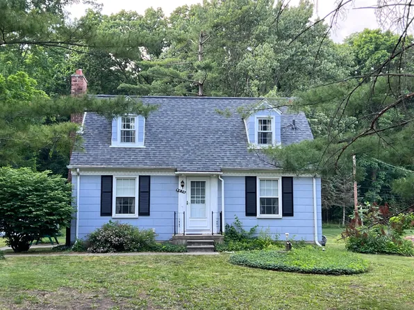 8578 Rucker Rd, Grosse Ile, MI 48138