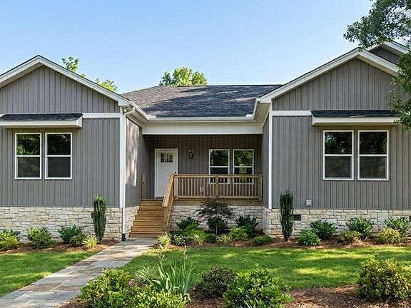 3rd image of 863 Park Rd