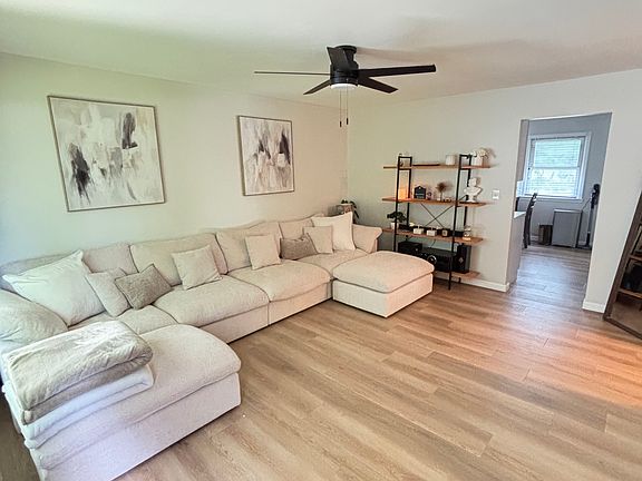5th image of 2207 Aspen Dr