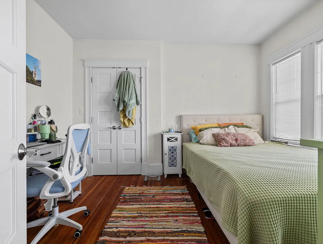 3 bed, $3,900 — Photo 3