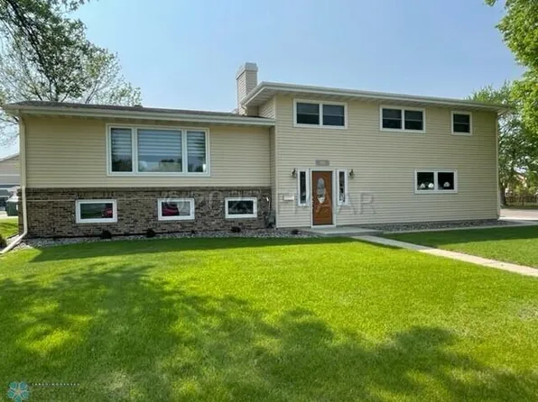 1331 7th St N, Wahpeton, ND 58075