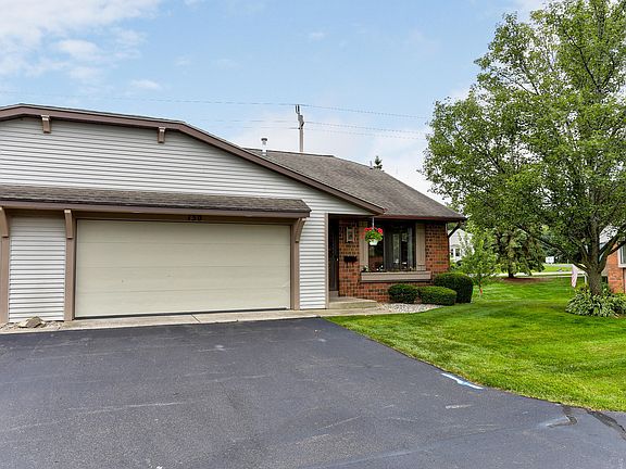 3rd image of 130 Parkside Dr