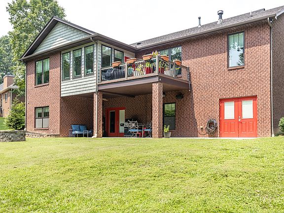 2nd image of 549 Illinois Ave