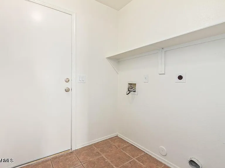 6585 N 77th Dr — Photo 31