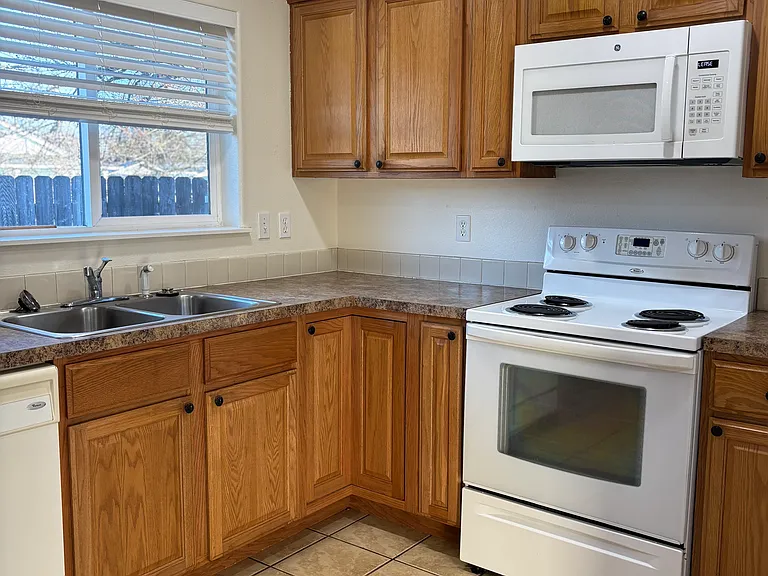 873 6th Ave SE #873 — Photo 4