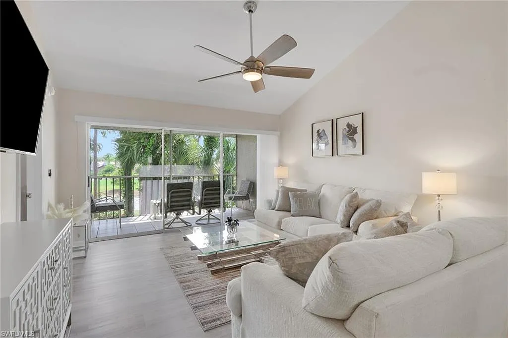 3 bed, 2.0 bath, 1294 sqft, $2,700 — Photo 1