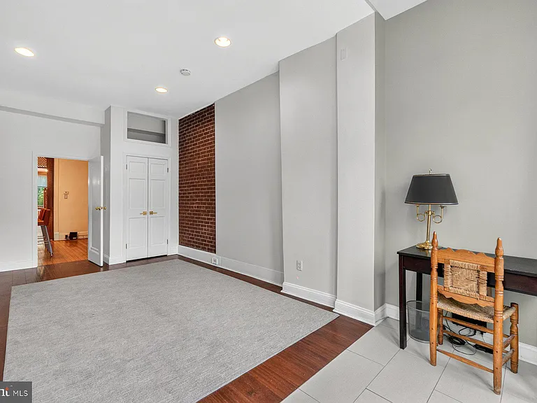 19 R St NW #B — Photo 17