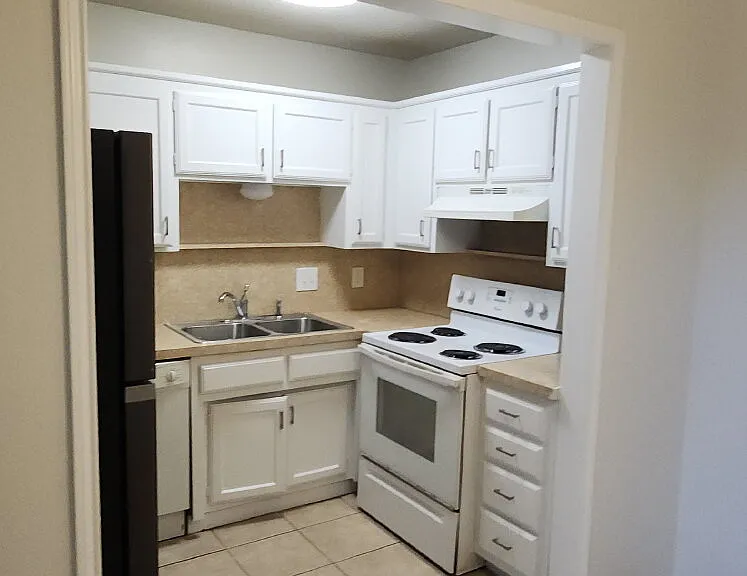 9110 Lanham St — Photo 13