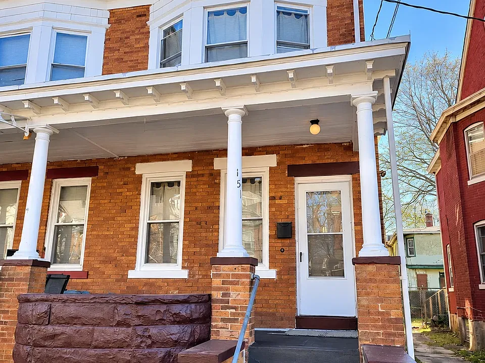 152 Hoffman Ave