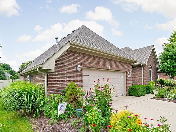 2nd image of 7072 English Oak Dr