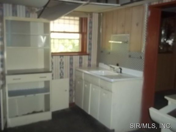 3rd image of 2107 Baker Ave
