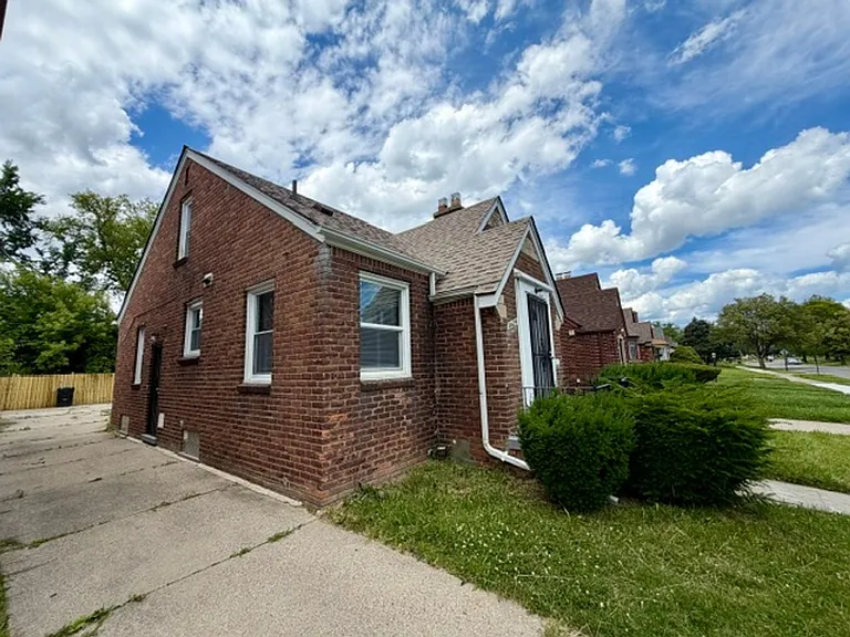 10629 Nottingham Rd — Photo 2