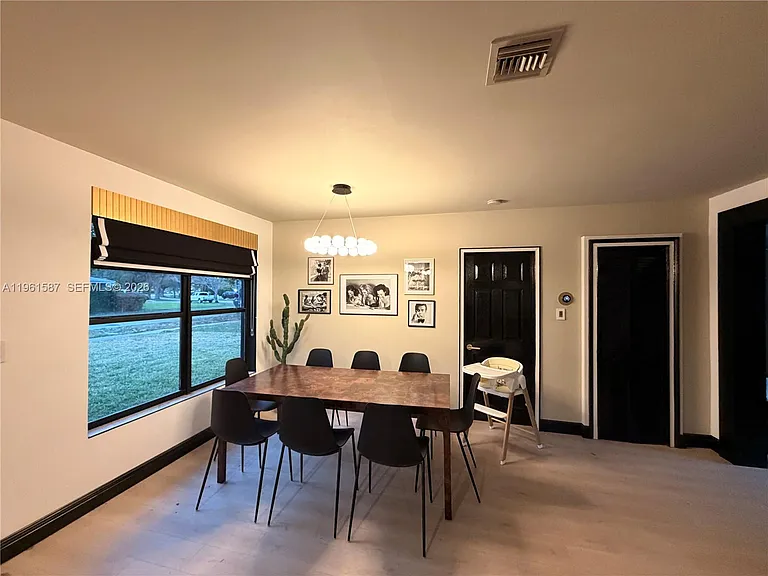 920 SW 50th Ave — Photo 14
