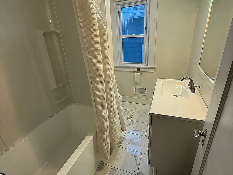 467 Benton St #2 — Photo 4