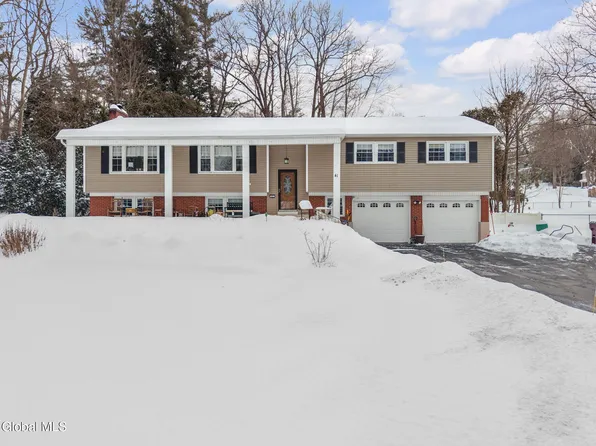 41 Walden Glen, Ballston Lake, NY 12019