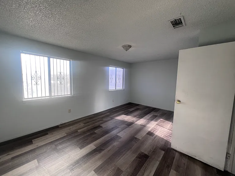 4947 San Rafael Ave — Photo 2