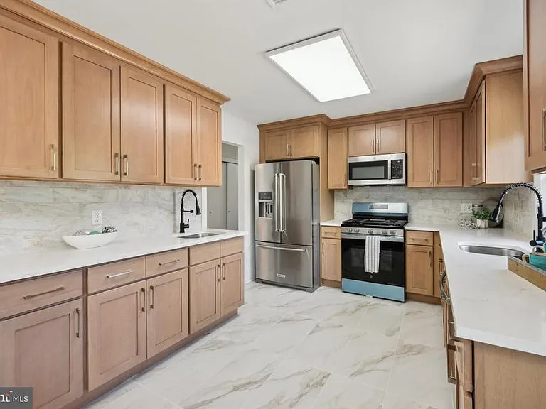 747 Hedy Ave — Photo 7