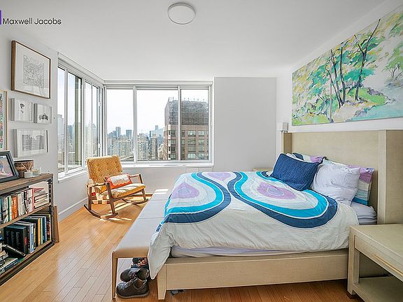4th image of 200 Riverside Blvd APT 39D