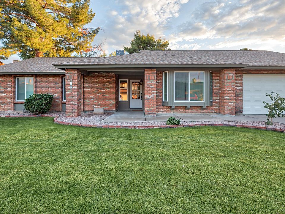 2 car garage with keypad entry. The front door has YALE lock access along with a Nest doorbell camera.