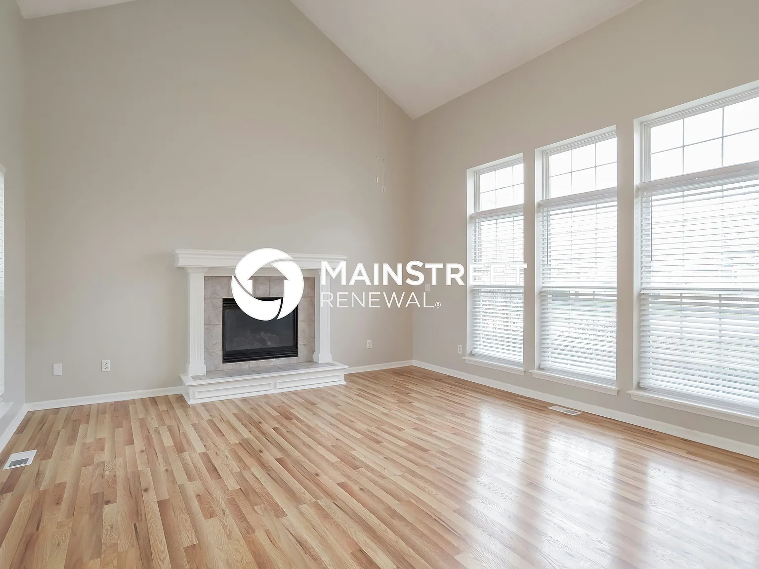 633 Se James Ct — Photo 3