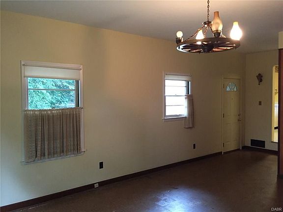 5th image of 65 Murray Hill Dr