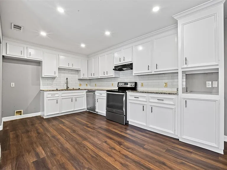 10306 Fairland Dr — Photo 5