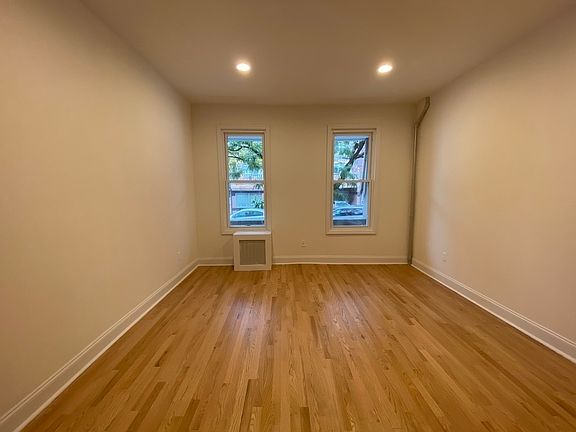 5th image of 2551 Crescent St