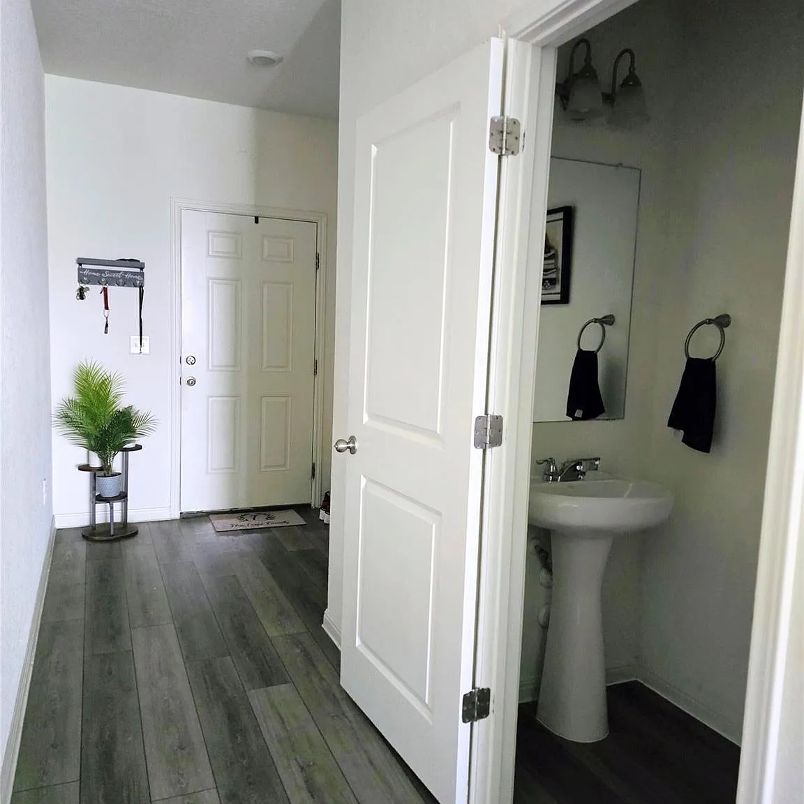 3 bed, 2.5 bath, 1645 sqft, $1,950 — Photo 2