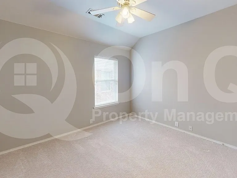 11281 Balcones Dr — Photo 16