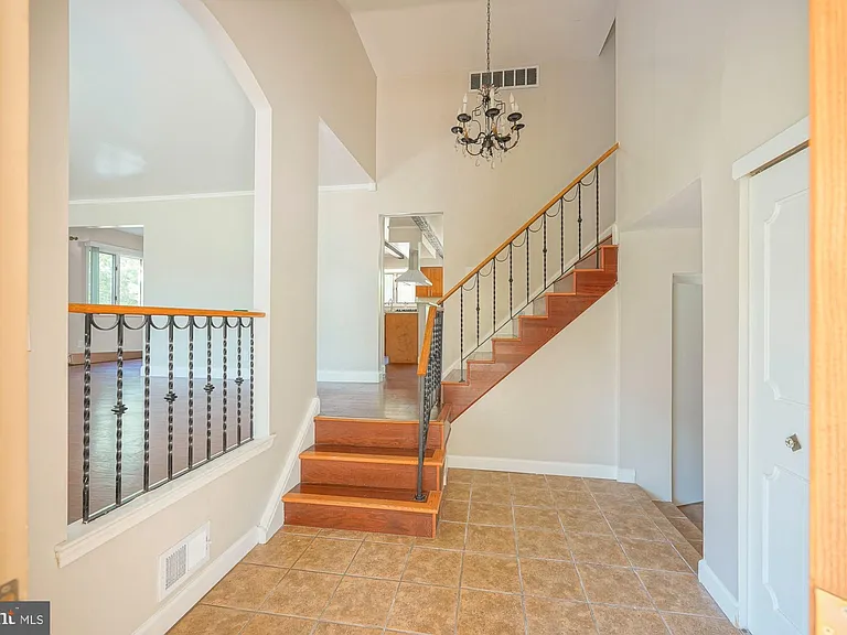 701 Crestbrook Ave — Photo 7