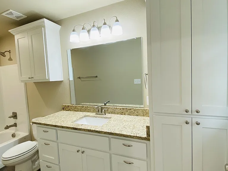 307 N Colbert Ave — Photo 17