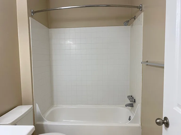 Rochester Square Apartments — Photo 38