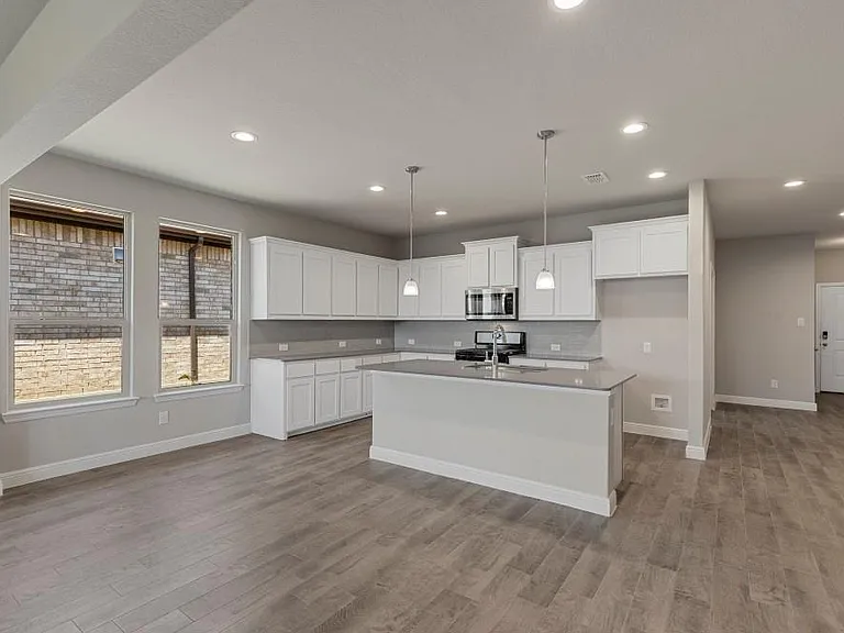 801 Chaplin Dr — Photo 4