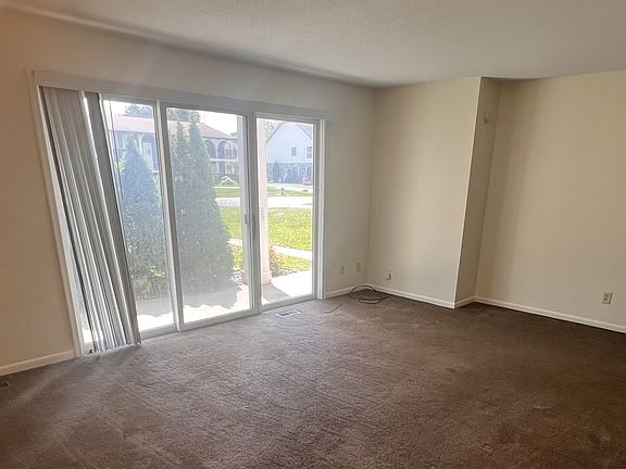 3rd image of 5436 Cresthaven Ln #2