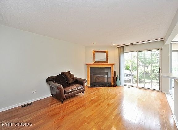 2nd image of 879 Winchester Ln #879