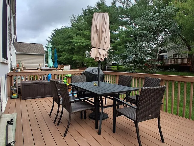660 Longwood Rd — Photo 3