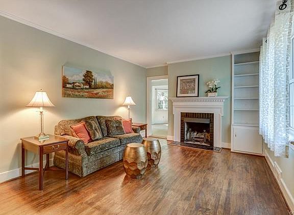5th image of 1103 Essex Ave